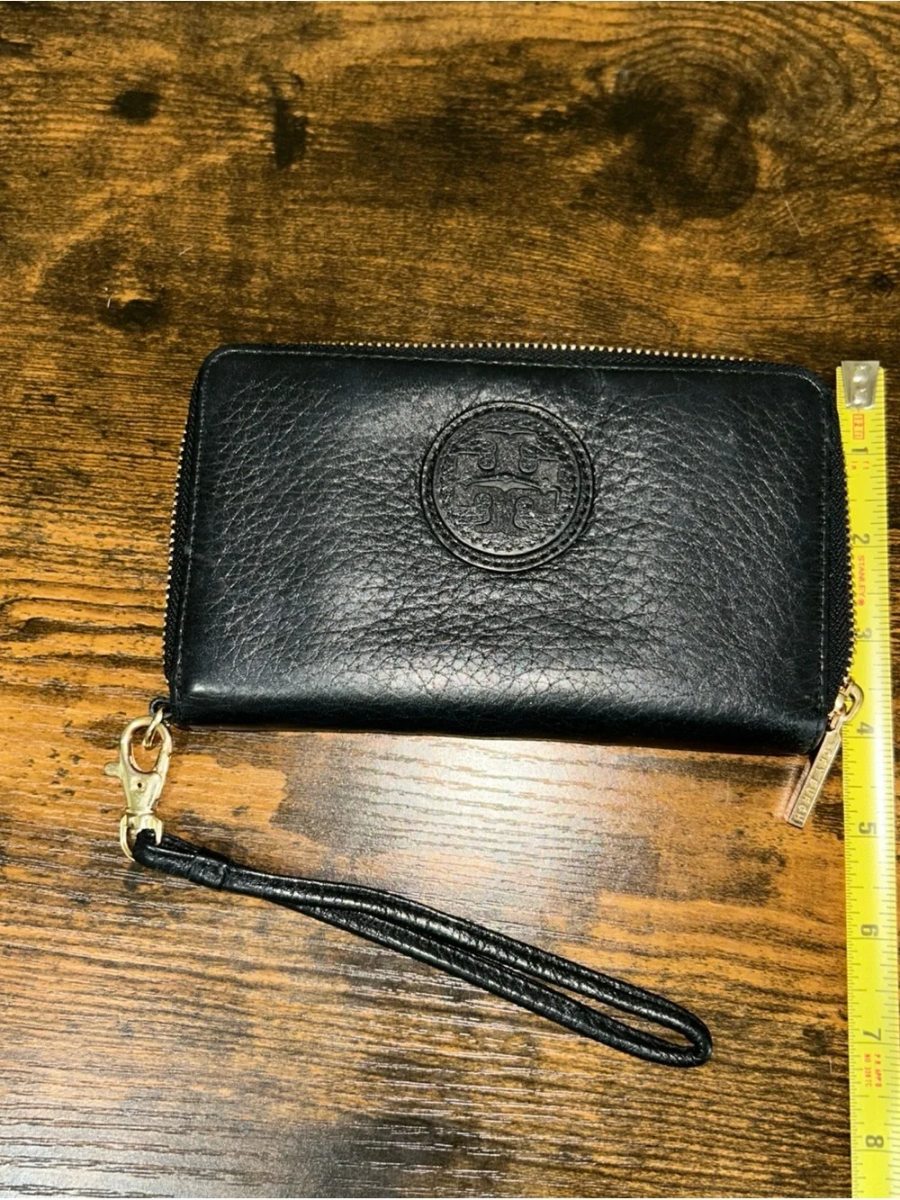 Tory Burch Black Pebble Leather Zip-Around Wristlet Wallet Logo Excellent